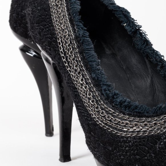 Chanel Tweed Cap-Toe CC Pumps - Picture 8 of 8